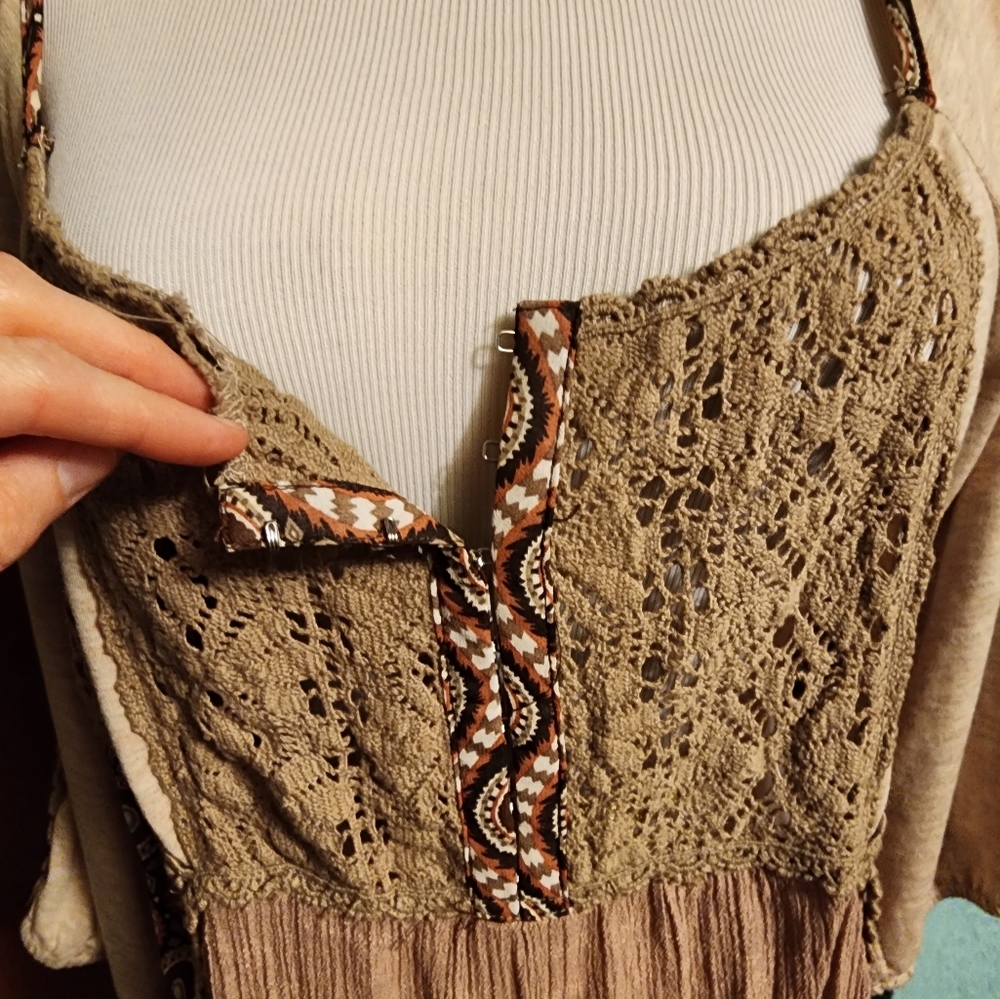 BKE Gimmicks Open Back Shirt - Picture 3 of 12